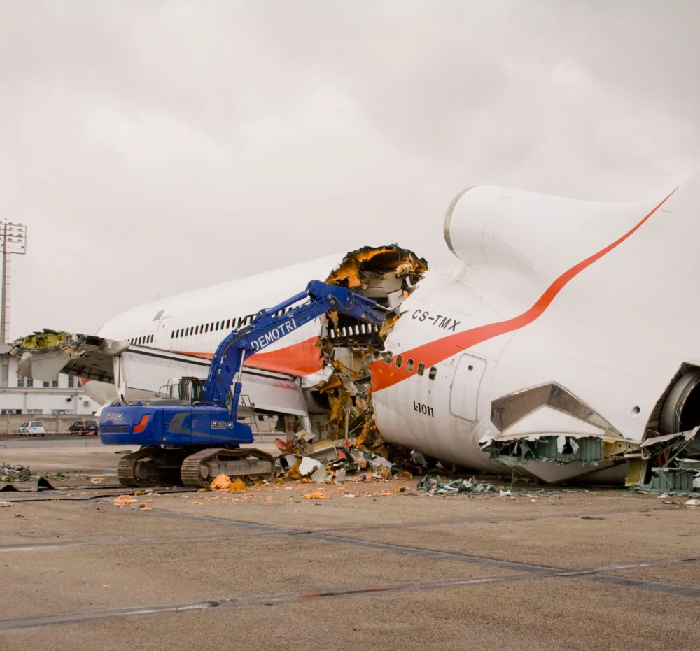 Aviones, Buques y Trenes