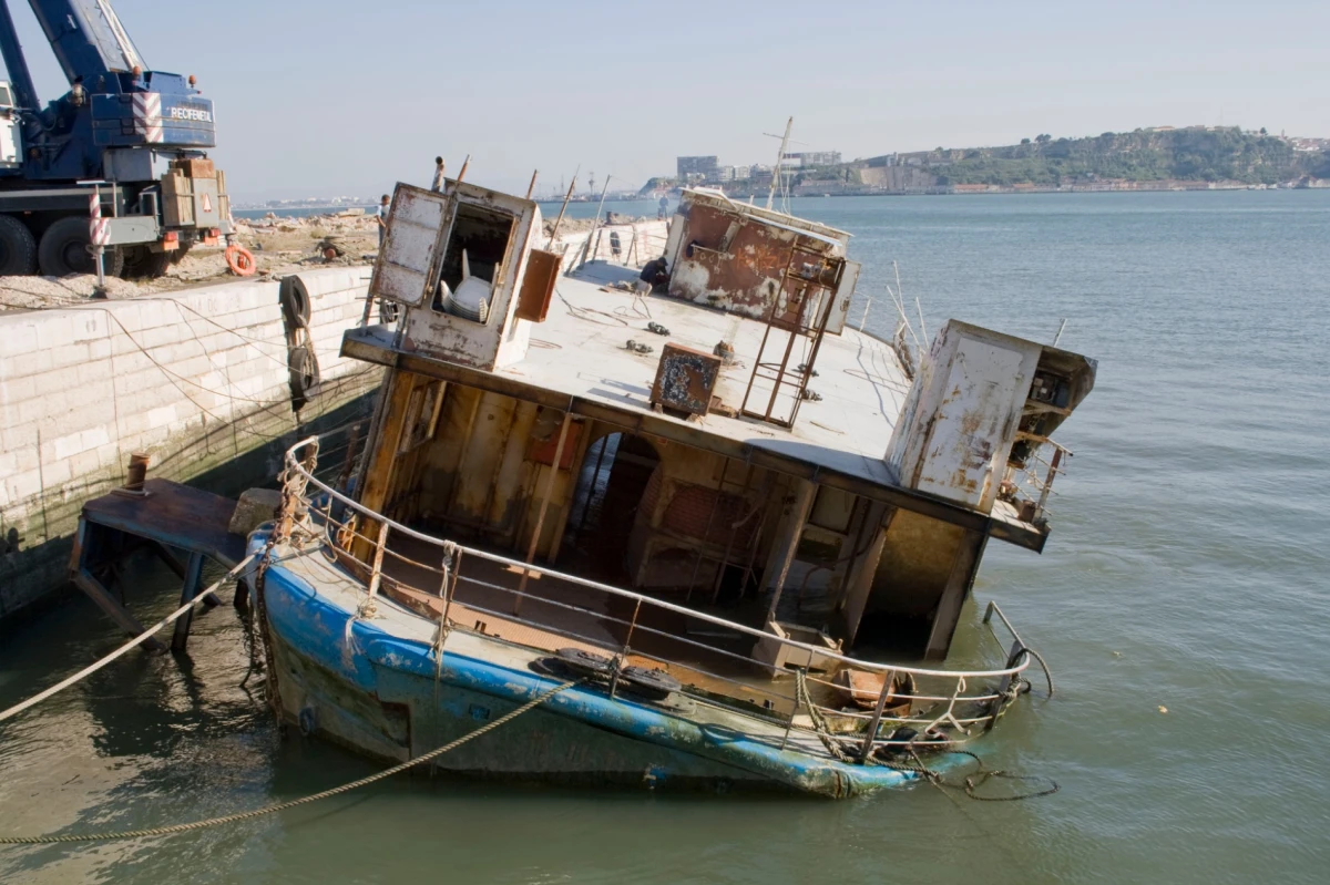 Desmantelamento de Embarcação – MUGE, Doca de Alcântara