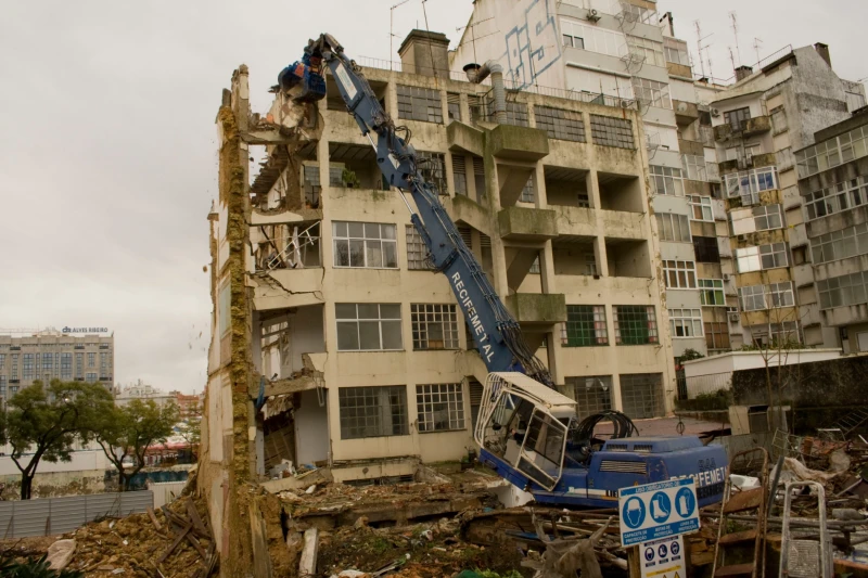 FMR Fire, Stone balconies Lisbon (2016), Lumiar Fire, Demolition 5 October